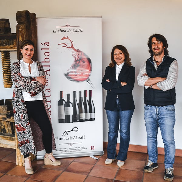 manufacturer_huerta_de_albala_person_2 Marta, Pepa y Santiago